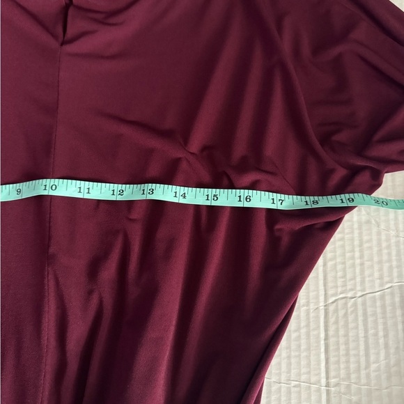Size medium, maroon stretchy jumpsuit with pockets and belt - Picture 5 of 6
